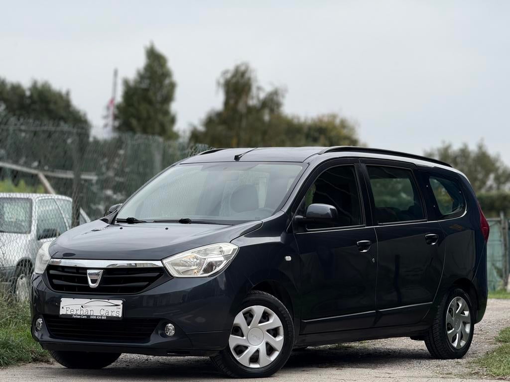 Dacia Lodgy 1.6i • 7 zit • GPS • Airco • Top Wagen, Auto's, Dacia, Voorwielaandrijving, Zwart, 4 cilinders, 7 zetels