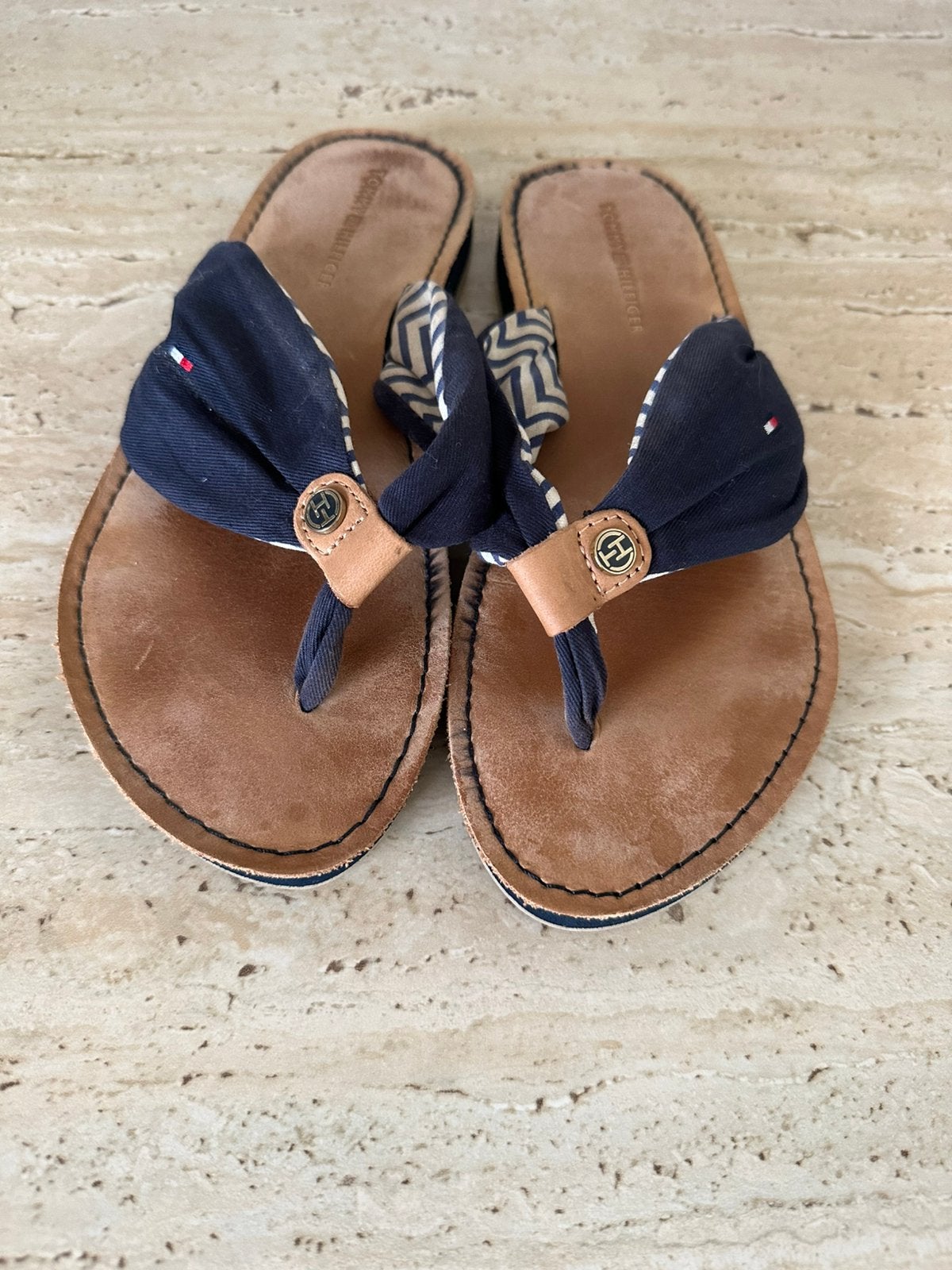 Tommy Hilfiger slippers , maat 38, Vêtements | Femmes, Chaussures, Enlèvement, Comme neuf, Sandales de bain