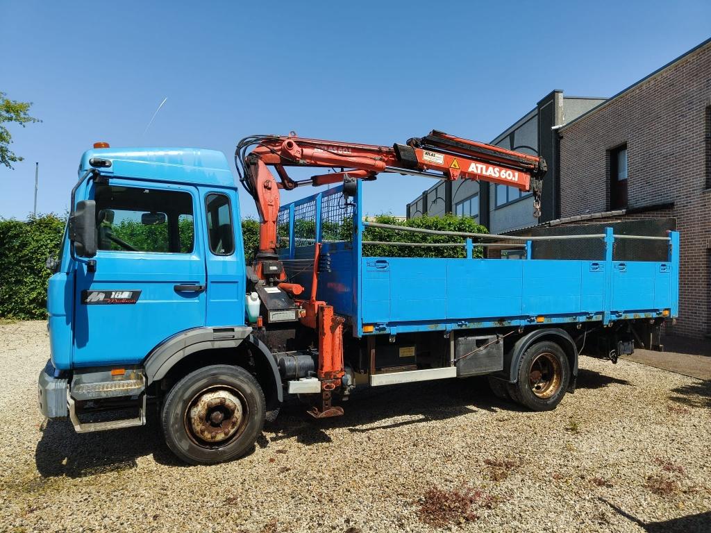 Renault midliner 180 met atlas kraan en dhollandia laadbrug., Auto's, Vrachtwagens, Euro 2, Achterwielaandrijving, Particulier
