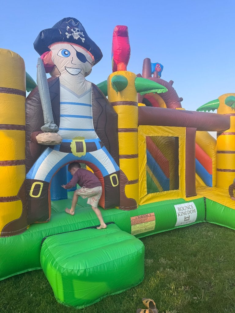 Bateau pirate Bouncy Castle, Hobby & Loisirs créatifs, Articles de fête | Location, Enlèvement, Comme neuf