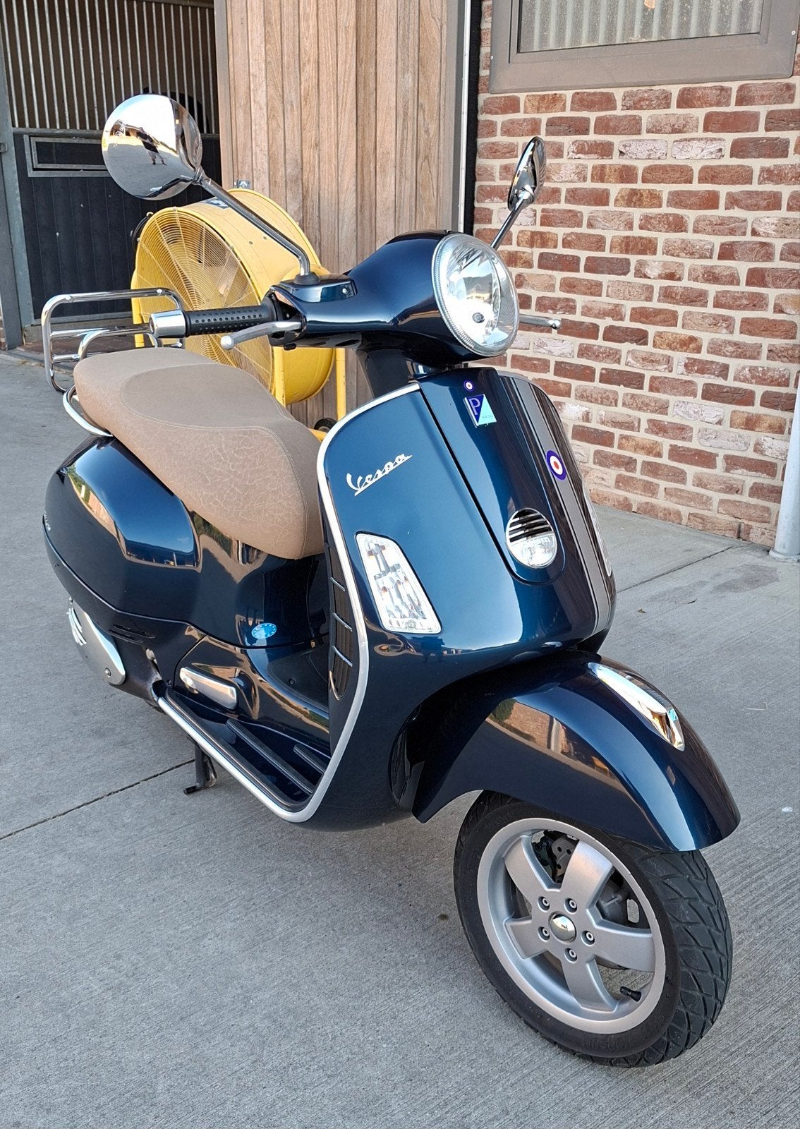 Vespa GTS 125 slechts 8900km, Vélos & Vélomoteurs, Scooters | Vespa, Enlèvement