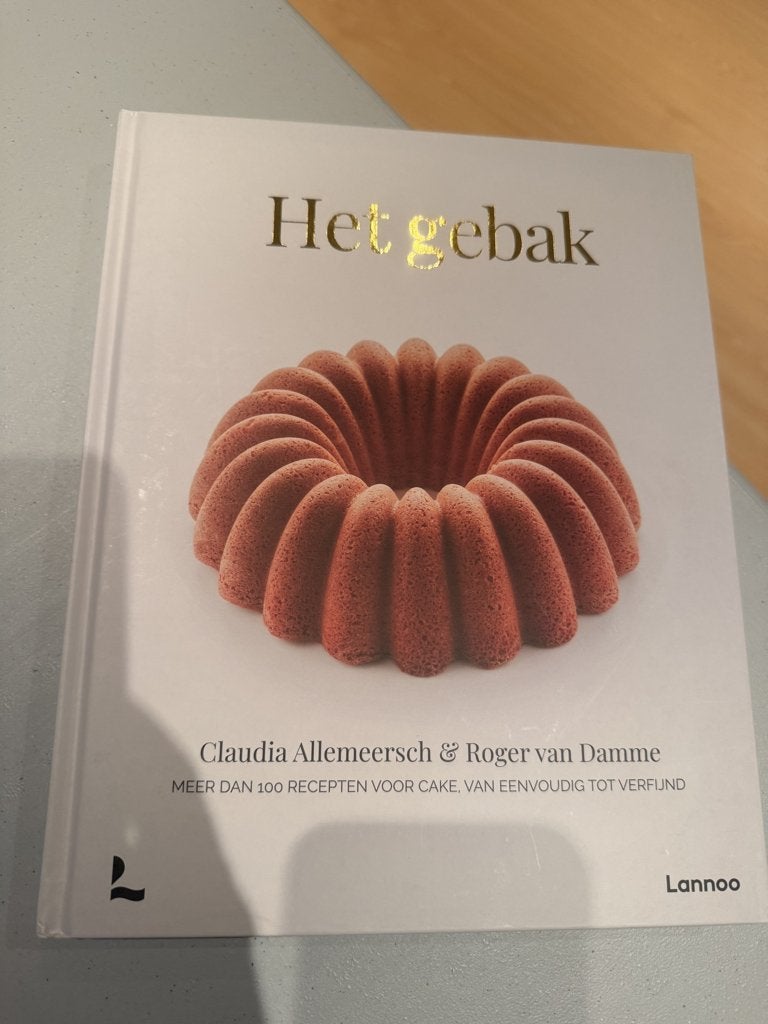 HET GEBAK – GESIGNEERD DOOR ROGER VAN DAMME!, Livres, Gâteau, Tarte, Pâtisserie et Desserts, Comme neuf, Enlèvement, Pays-Bas et Belgique