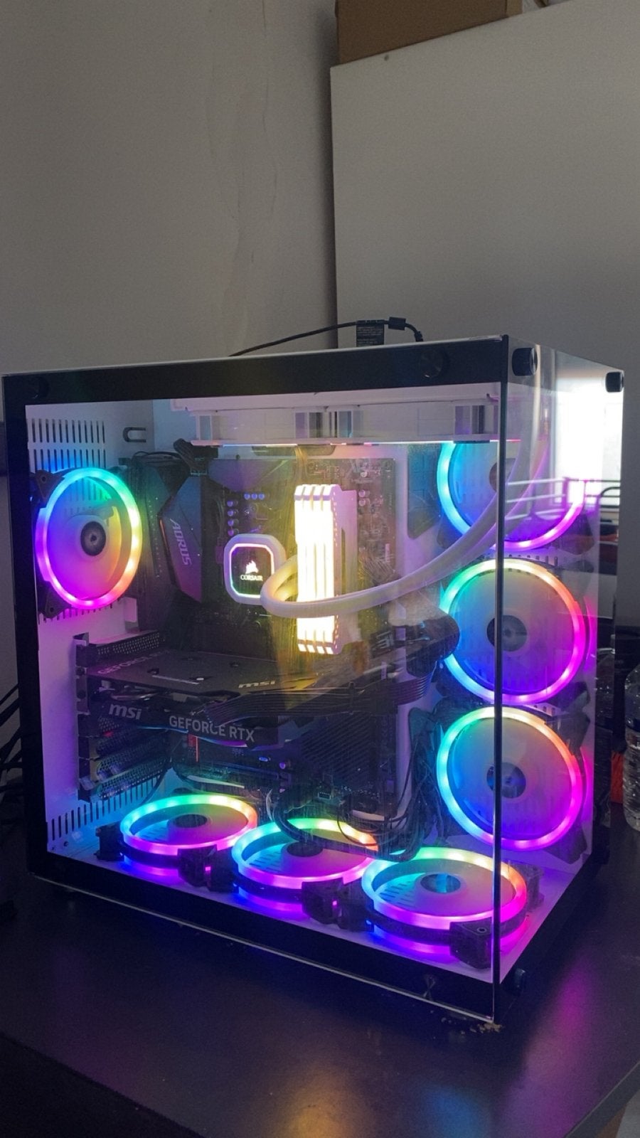 SETUP GAMING COMPLET - PC RTX 4060 + 3 ÉCRANS + BUREAU,…, Enlèvement, Comme neuf, Gaming, HDD