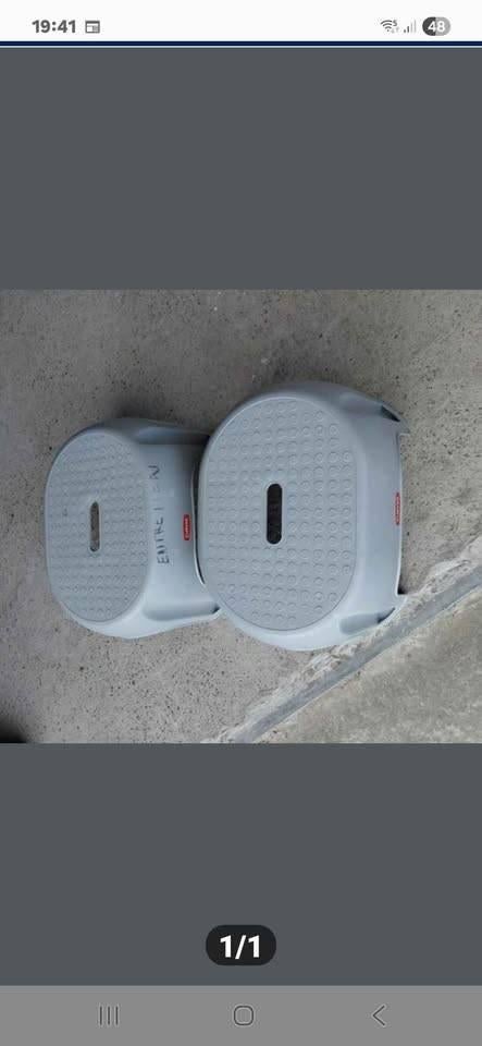 2 marche pied gris, Ophalen, Zo goed als nieuw
