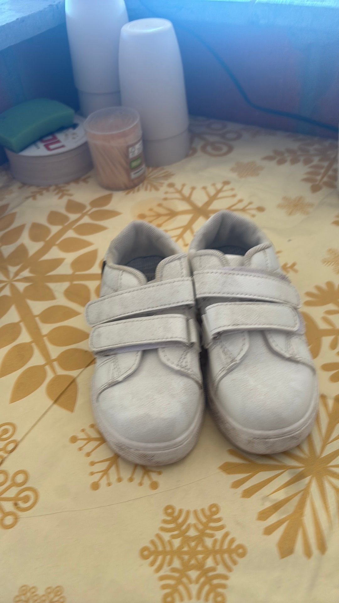 Kinderschoenen van disney maat 26, Kinderen en Baby's, Ophalen, Zo goed als nieuw
