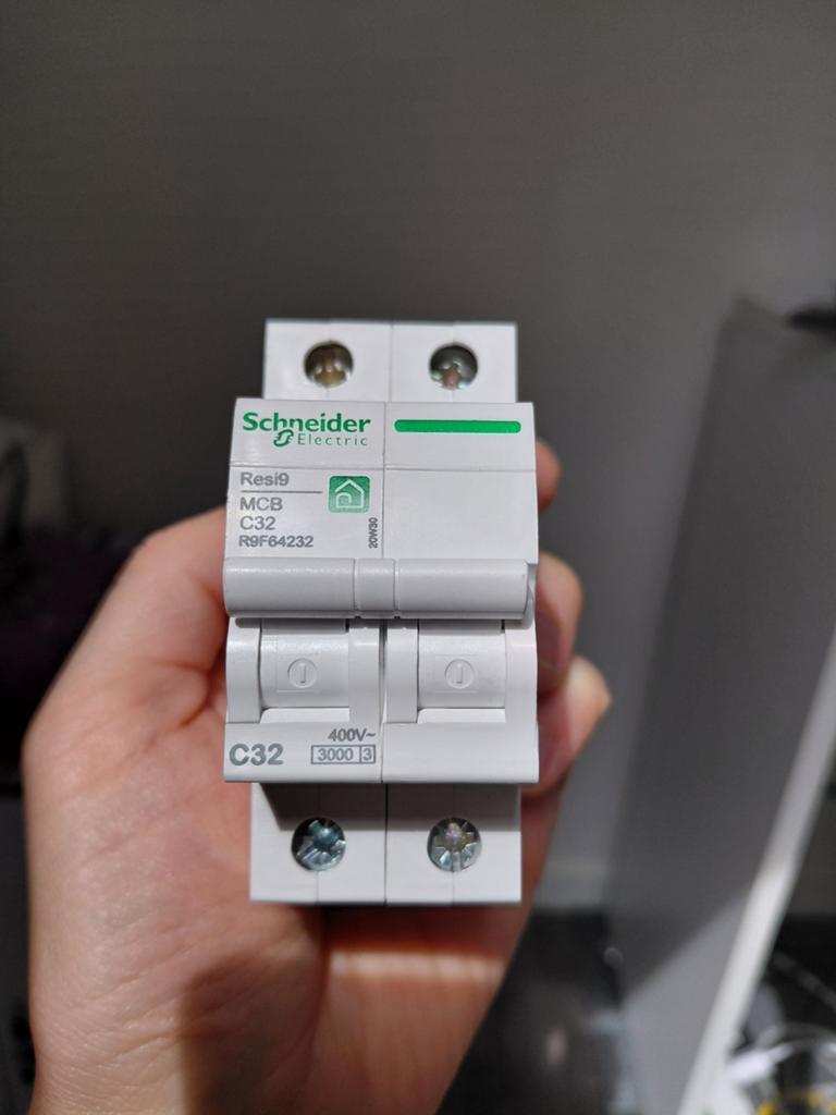 Disjoncteur Schneider Electric Resi9 MCB C32, Enlèvement ou Envoi