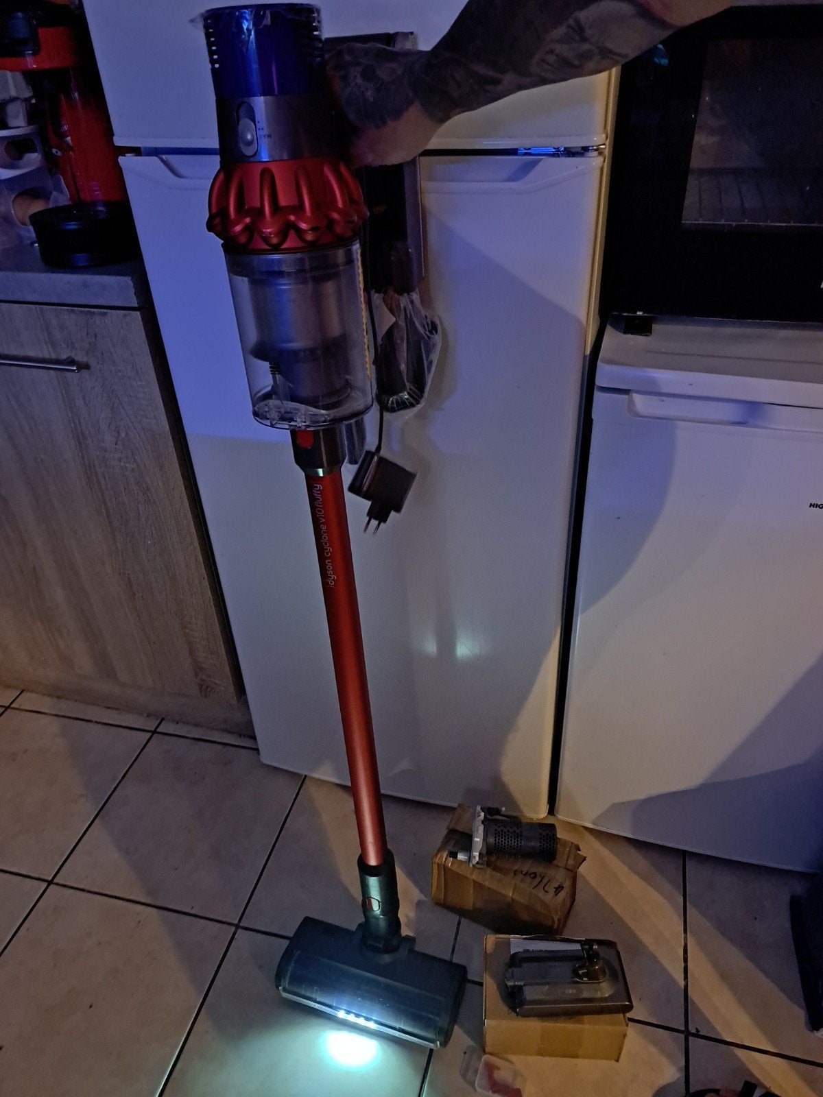 Dyson v10 fluffy new moteur+ new batterie+brosse motor led++, Electroménager, Aspirateurs, Comme neuf, Dyson, Sans fil, Convient aux propriétaires d'animaux