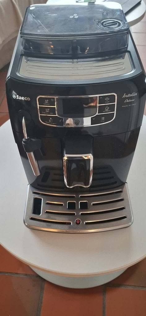 Machine à café à grains automatique Saeco Intelia Deluxe, Electroménager, Machine à espresso, Réservoir d'eau amovible, Café moulu