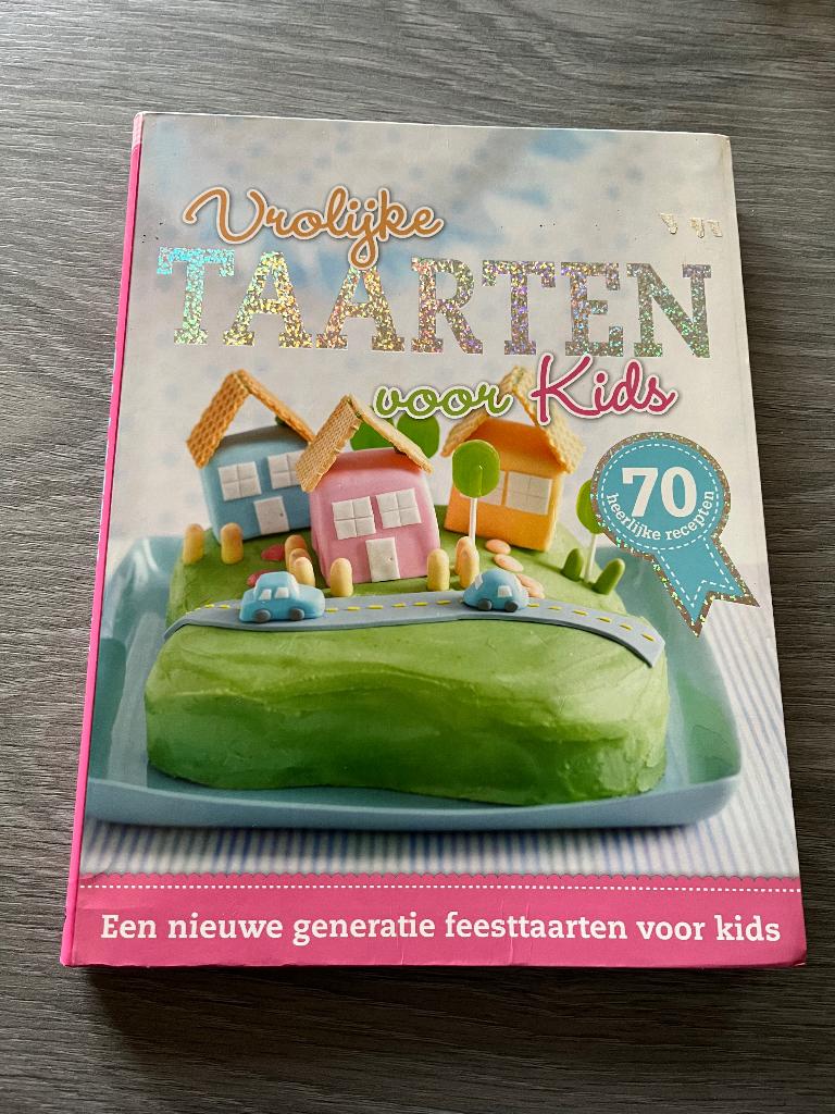 Boek vrolijke taarten, Hobby en Vrije tijd, Taarten en Cupcakes maken, Ophalen of Verzenden, Zo goed als nieuw, Taarten, Boek of Tijdschrift