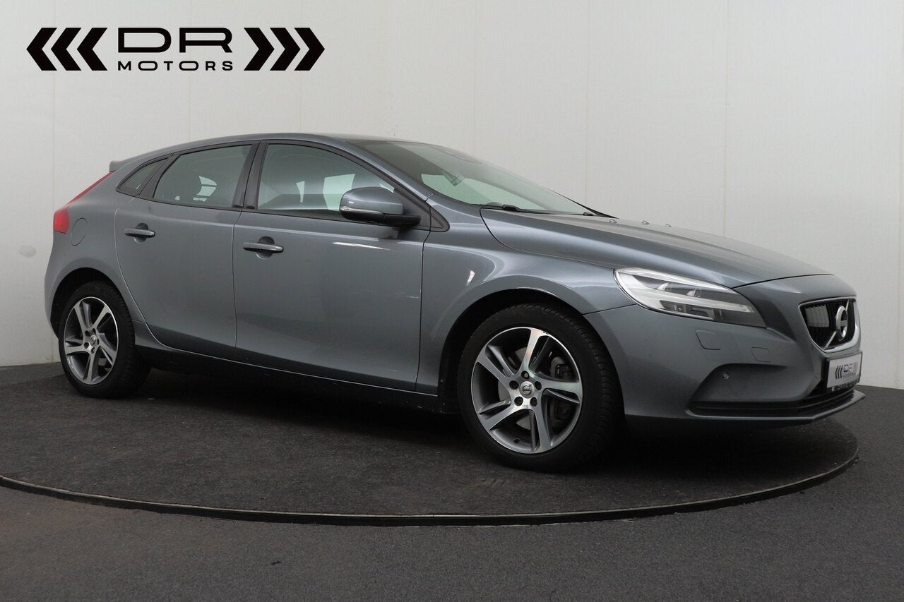 Volvo V40 MOMENTUM - CAMERA - NAVI -PARKEERSENSOREN, Autos, Volvo, 0 kg, Argent ou Gris, Achat, Euro 6