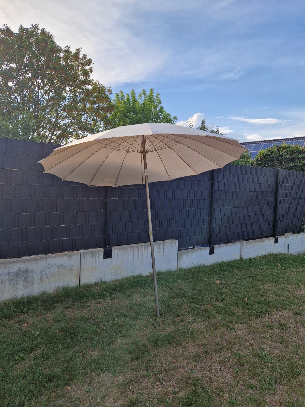 Parasol - zandkleur, Tuin en Terras, Parasols, Ophalen, Kantelbaar, 2 tot 3 meter, Zo goed als nieuw