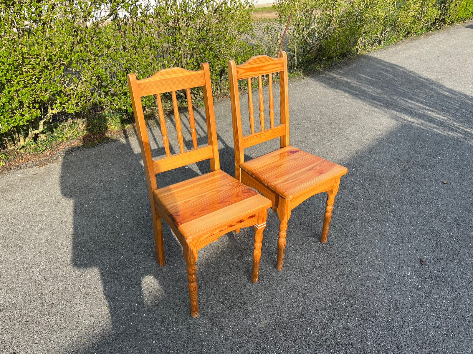 2 chaises en pin, Maison & Meubles, Comme neuf, Enlèvement, Bois, Deux