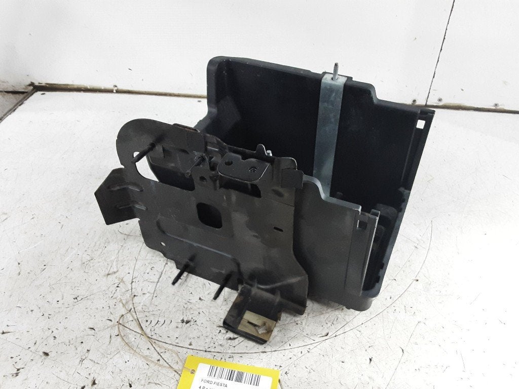 SUPPORT DE BATTERIE Ford Fiesta 6 (JA8) (C1BT10723AB), Autos : Pièces & Accessoires, Henry-Ford-Straße  1
50735  Köln, DE, Ford-Werke GmbH