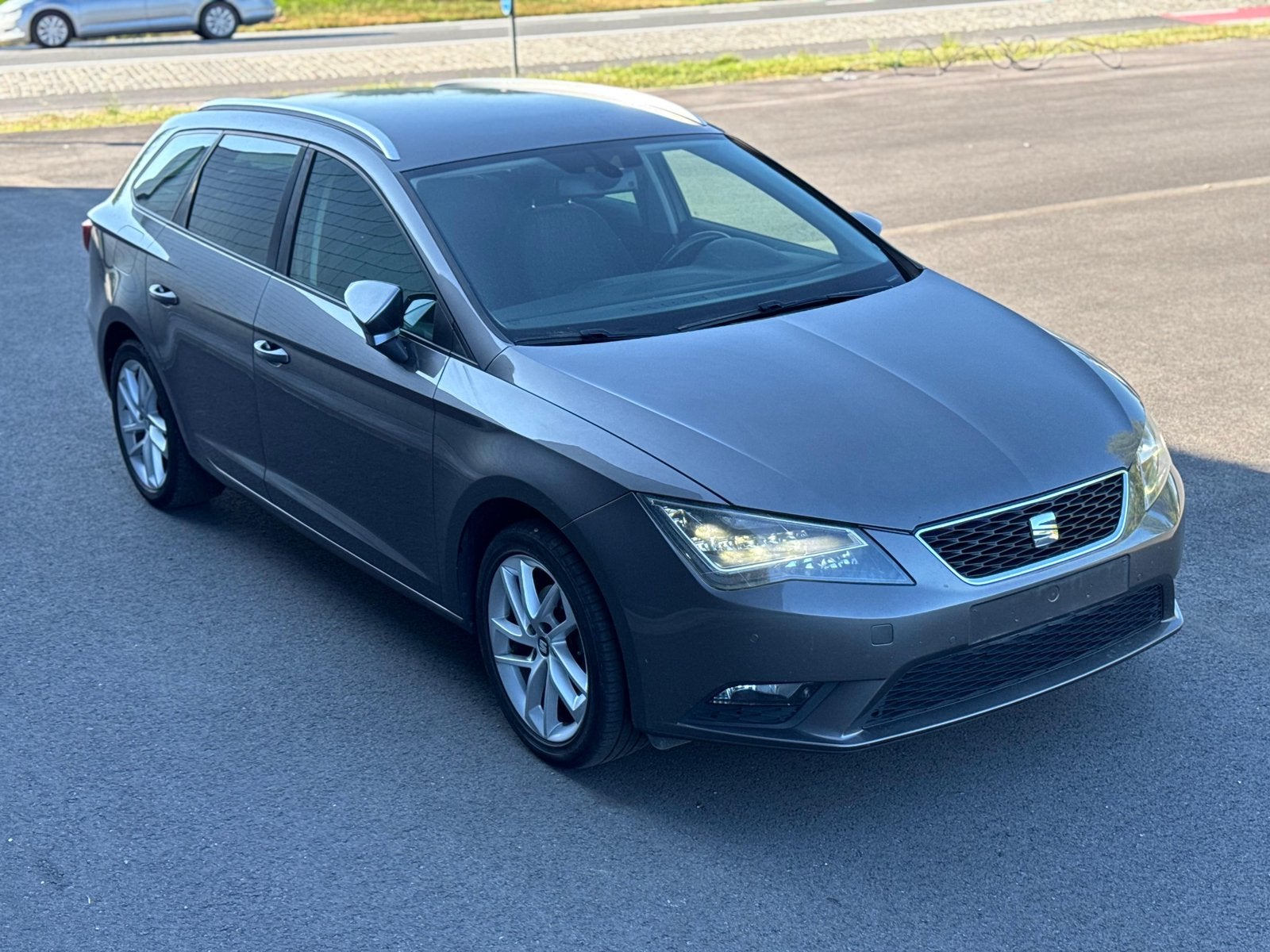 Seat leon benzine automaat + gekeurd voor verkoop, Autos, Seat, Argent ou Gris, Achat, Euro 6, Leon