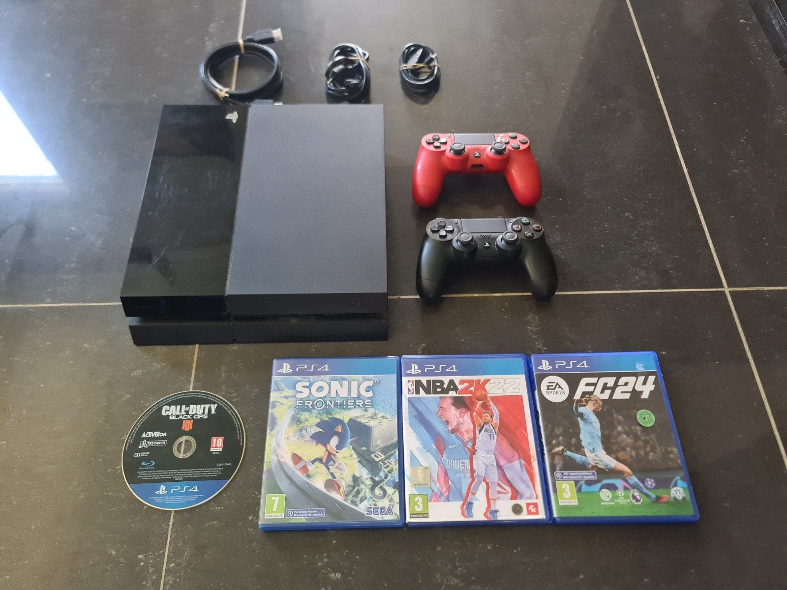 Sony PlayStation 4 + 2 Controllers + 4 Topgames, Games en Spelcomputers, Spelcomputers | Sony PlayStation 4, Zo goed als nieuw