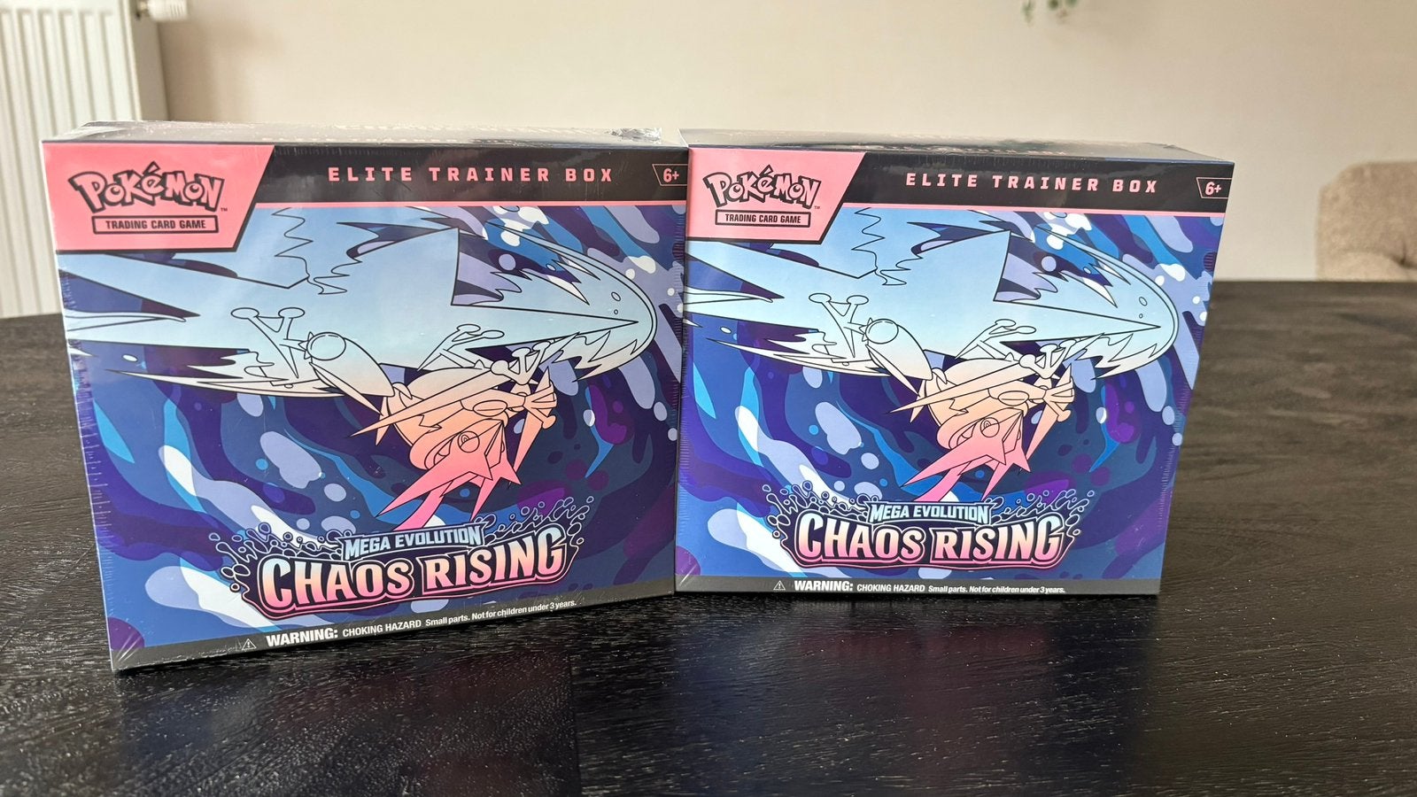Chaos Rising ETB - Pokémon - Sealed, Ophalen of Verzenden, Zo goed als nieuw, Boosterbox