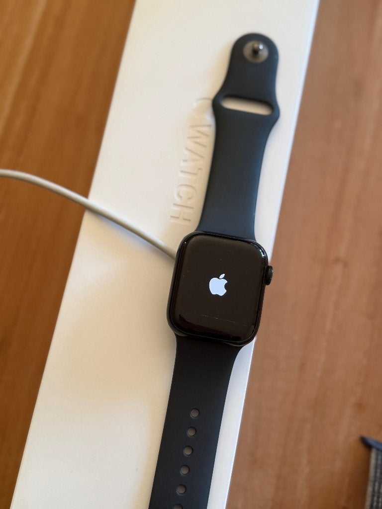Apple Watch Series 7 met oplader, doos en extra bandjes, Bijoux, Sacs & Beauté, Enlèvement ou Envoi, IOS, Apple Watch 7, Utilisé