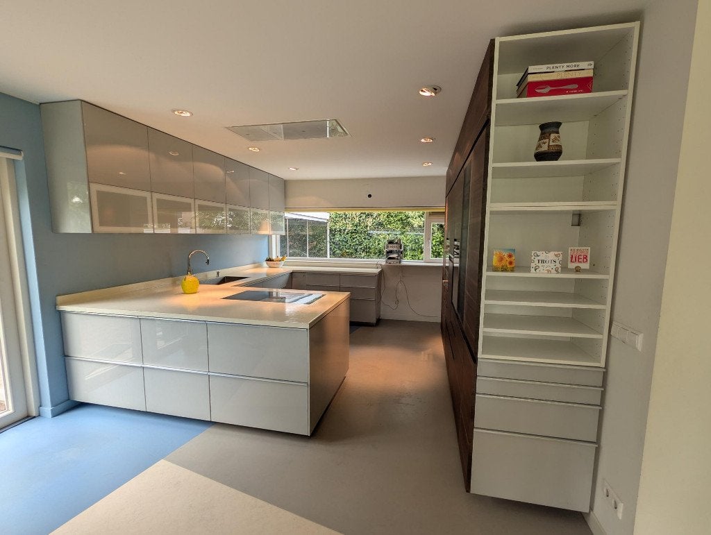 Cuisine design de luxe avec îlot de cuisine —, Maison & Meubles, Cuisine | Cuisines complètes, Gris, Composite, Comme neuf, Cuisine en U
