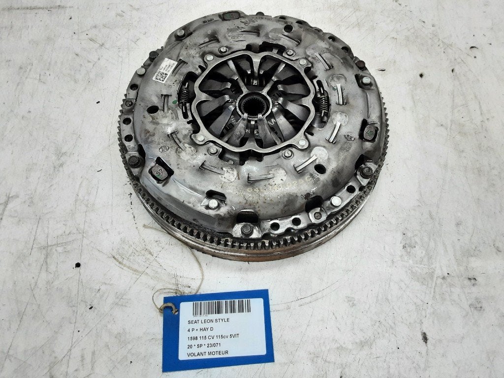 VOLANT MOTEUR Seat Leon (5FB) (01-2012/08-2020) (04L141015D), Mevr. I. Hauben, Utilisé, Rue de l'Espoir 34 34
4030  GRIVEGNÉE, BE