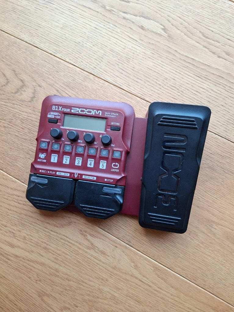 Zoom B1X FOUR multi-effect voor basgitaar, Muziek en Instrumenten, Effecten, Ophalen of Verzenden, Zo goed als nieuw, Multi-effect