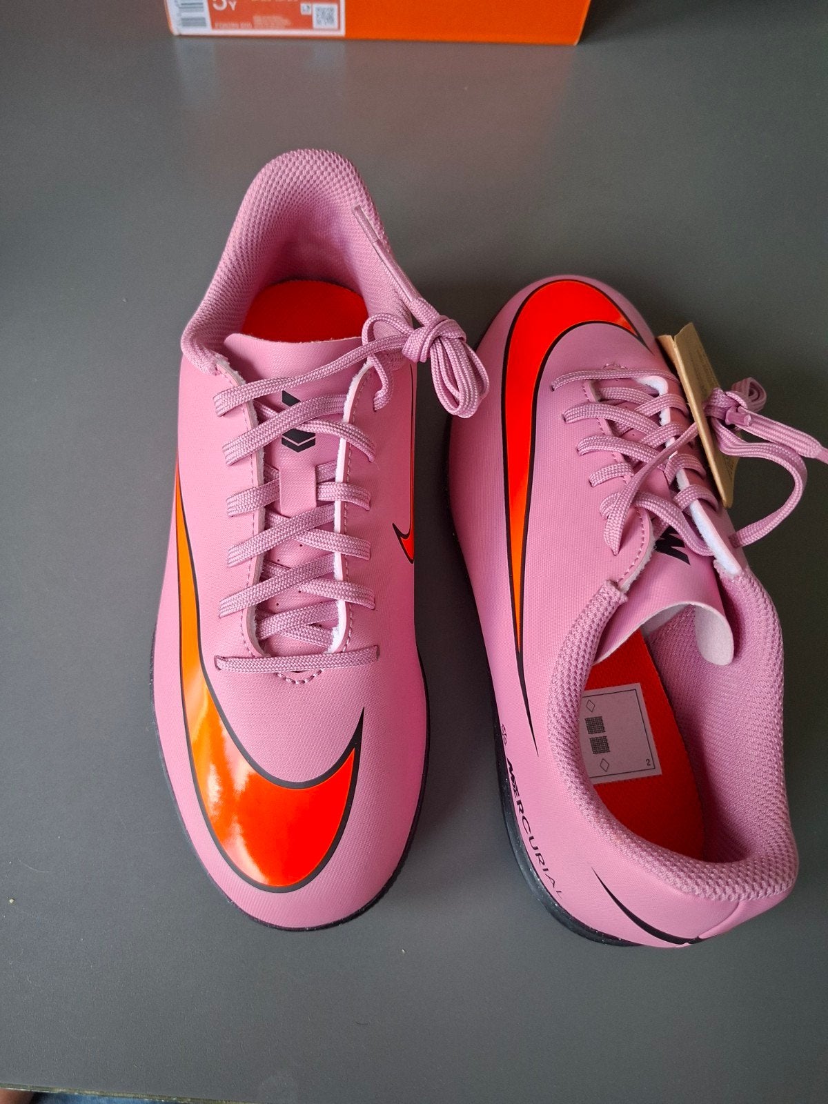 Chaussure de foot, Enlèvement