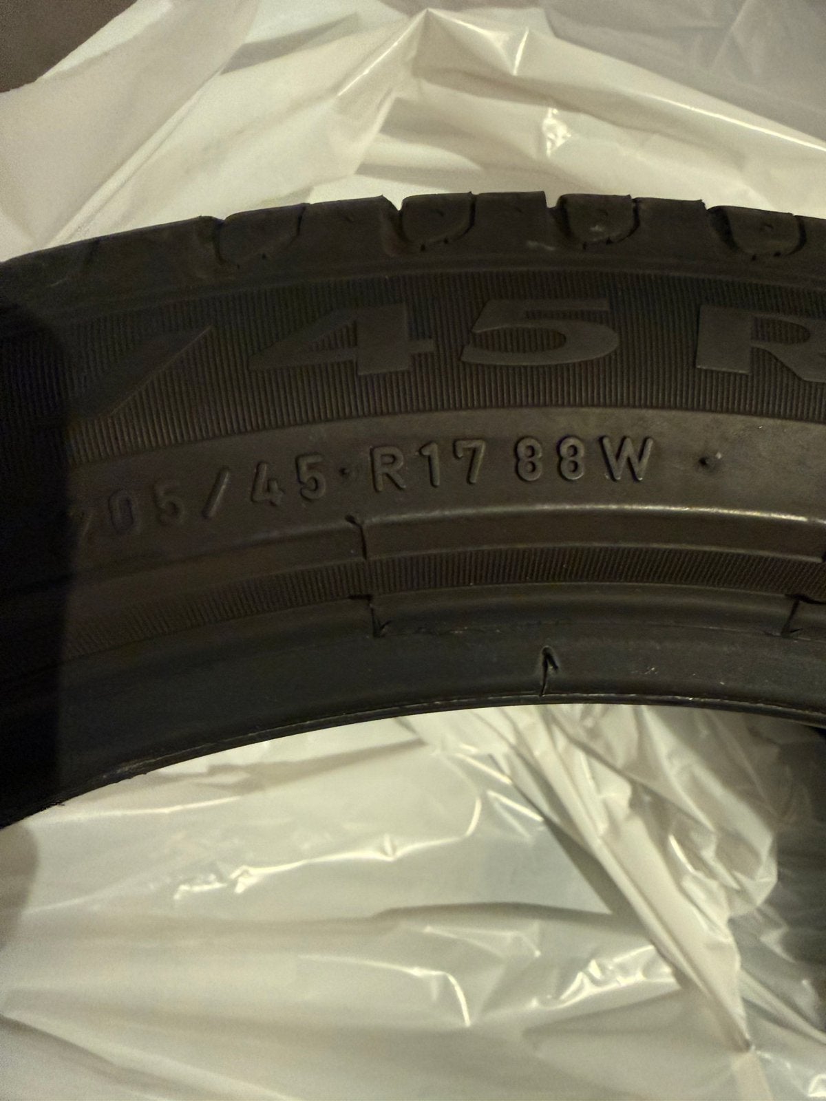 2 banden 205/45 R17 88W runflat als set. 7 mm groef, Auto-onderdelen, Ophalen, Gebruikt, 17 inch, 205 mm