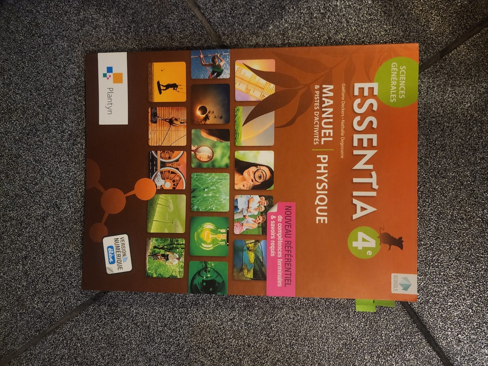 essentia 4, Livres
