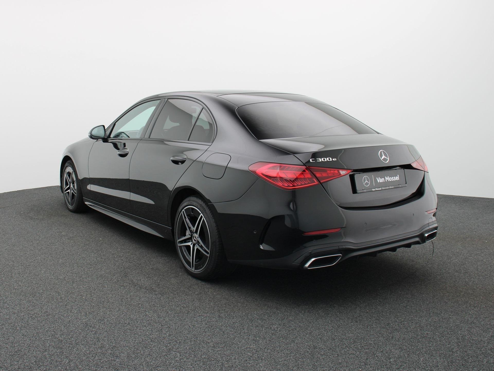 Mercedes-Benz C 300 e AMG Line Berline + CARPLAY + LED + CAM, Auto's, Automaat, Zwart, 4 cilinders, Zwart