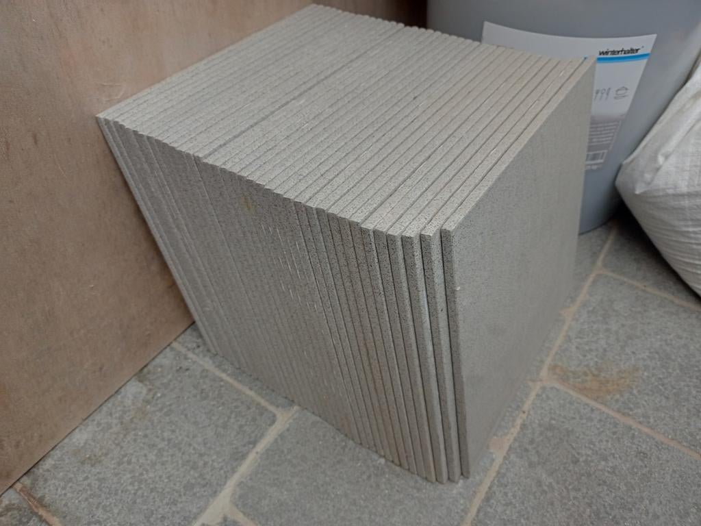 Keramische tegels 30/30 + keramische plinten., Ophalen