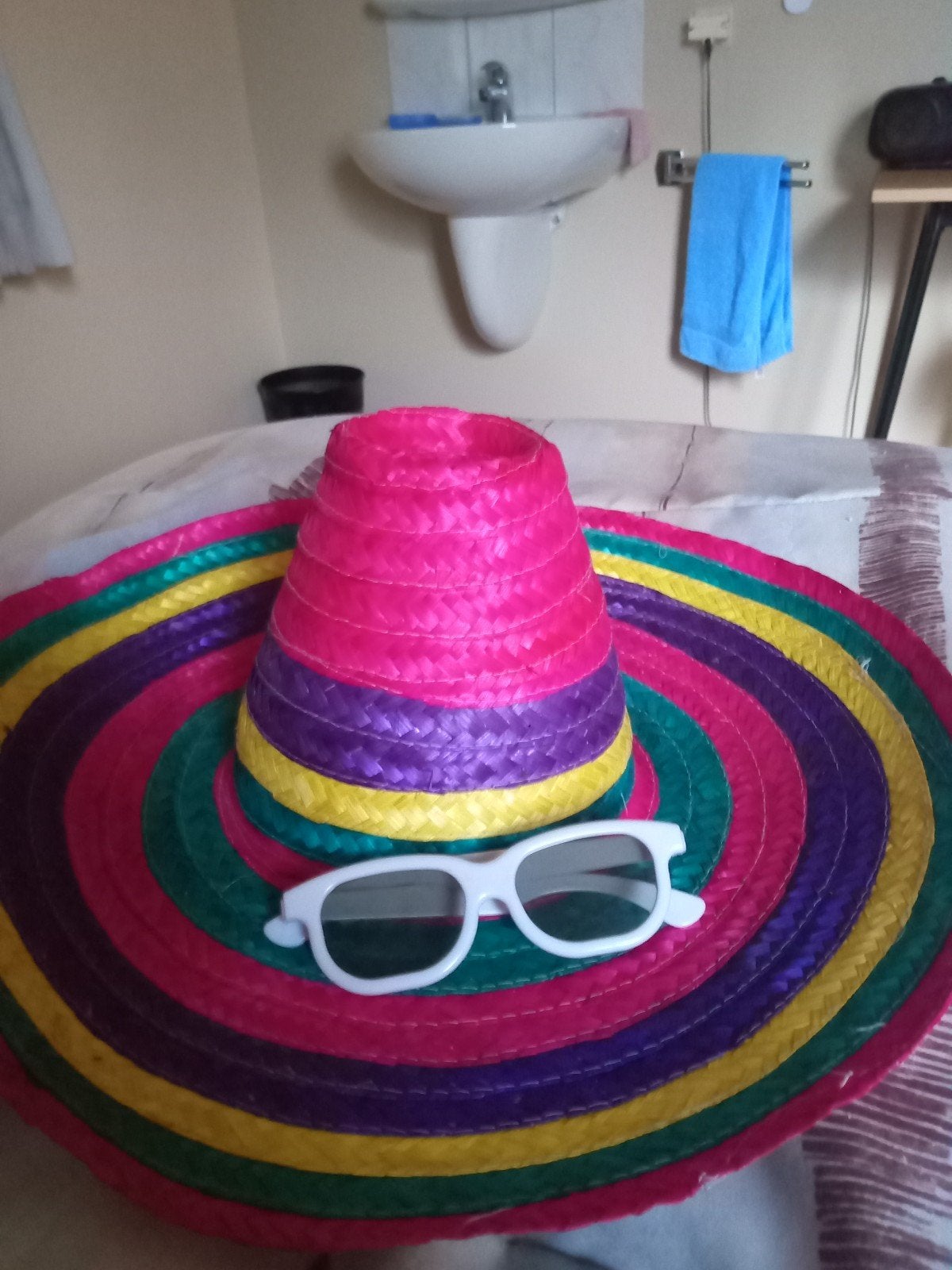 av sombrero mexicain en paille + lunettes pour soirée carnav, Enlèvement ou Envoi, Comme neuf, Chapeau ou Perruque