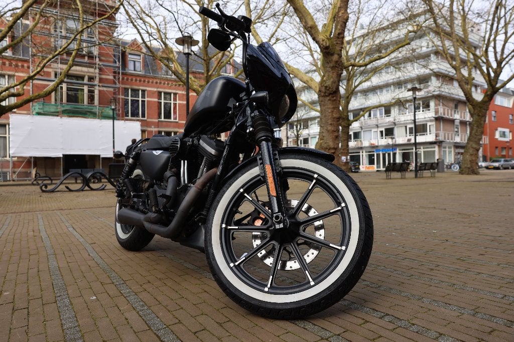 Harley Sportster Iron 883 - ABS, nieuwe banden & veel extras, Motoren, Motoren | Harley-Davidson, 2 cilinders, Occasion, 883 cc
