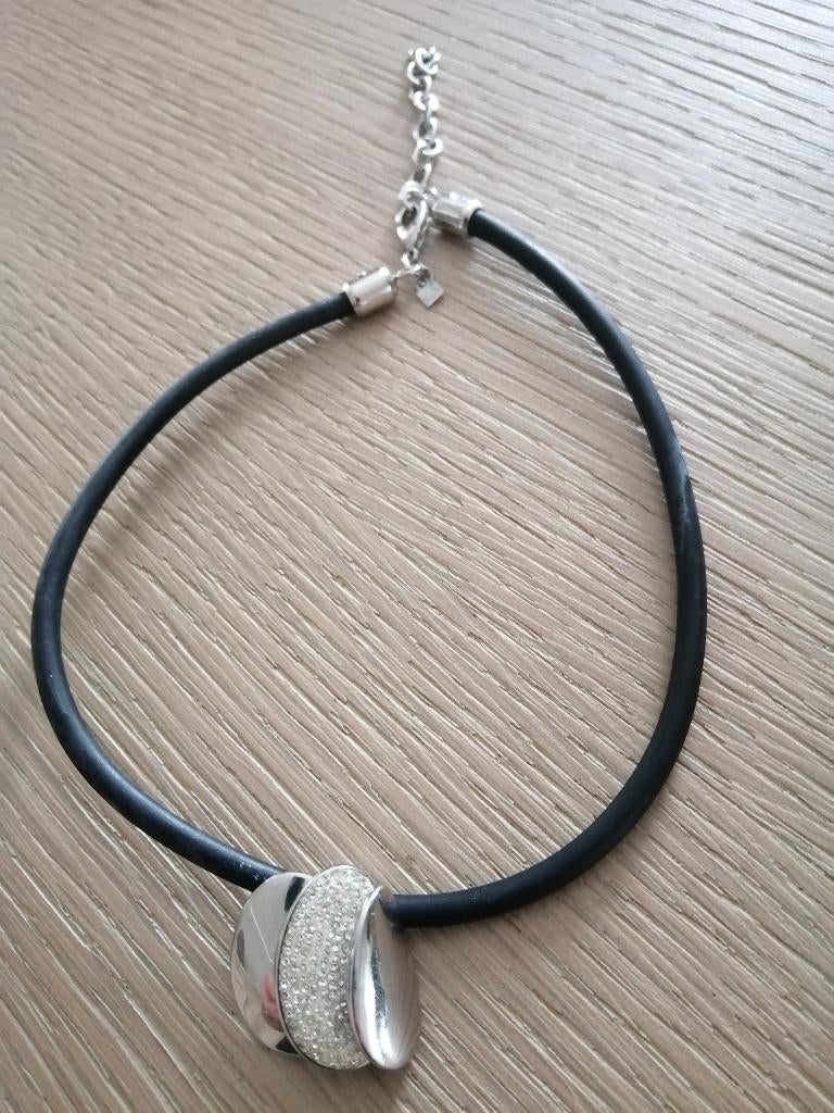 VICTORIA ketting met strass, Bijoux, Sacs & Beauté, Colliers, Enlèvement ou Envoi, Comme neuf, Autres matériaux, Avec pendentif