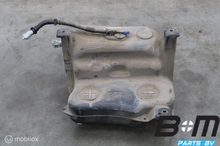Adblue tank met pomp VW Passat B8 3Q0131877D, Auto-onderdelen, Brandstofsystemen, Gebruikt
