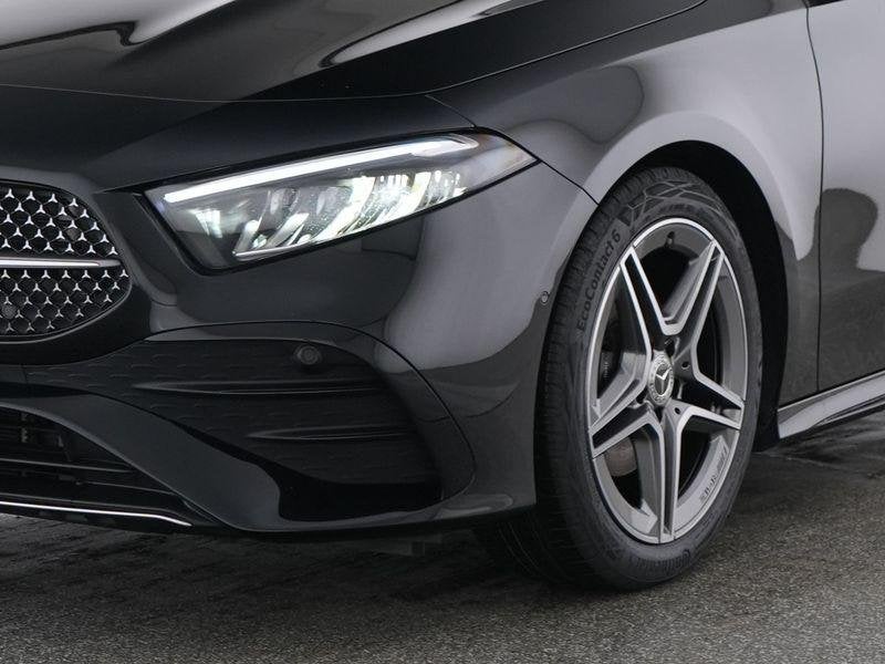 Mercedes-Benz A-Klasse 180 Hatchback AMG Line | Smartphone I, Auto's, Stof, 136 pk, Zwart, Bedrijf