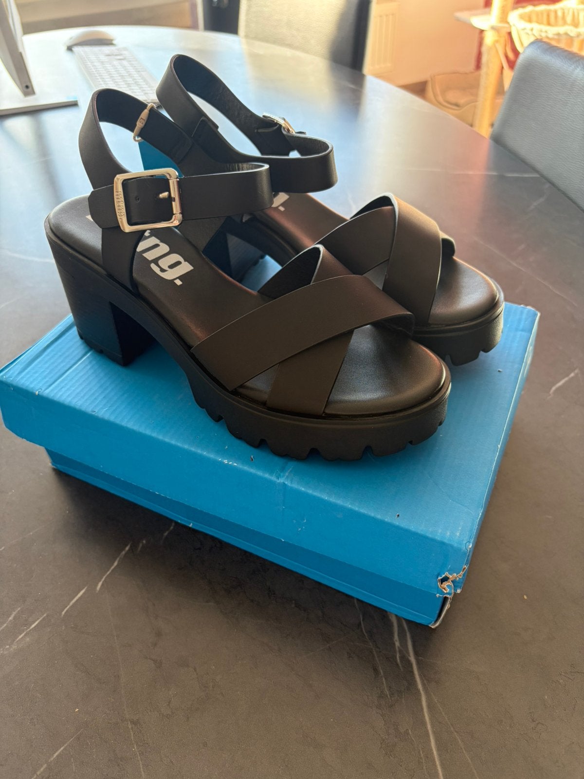 Sandalen met hak MTNG, Vêtements | Hommes, Chaussures, Comme neuf, Enlèvement, Sandales, Noir