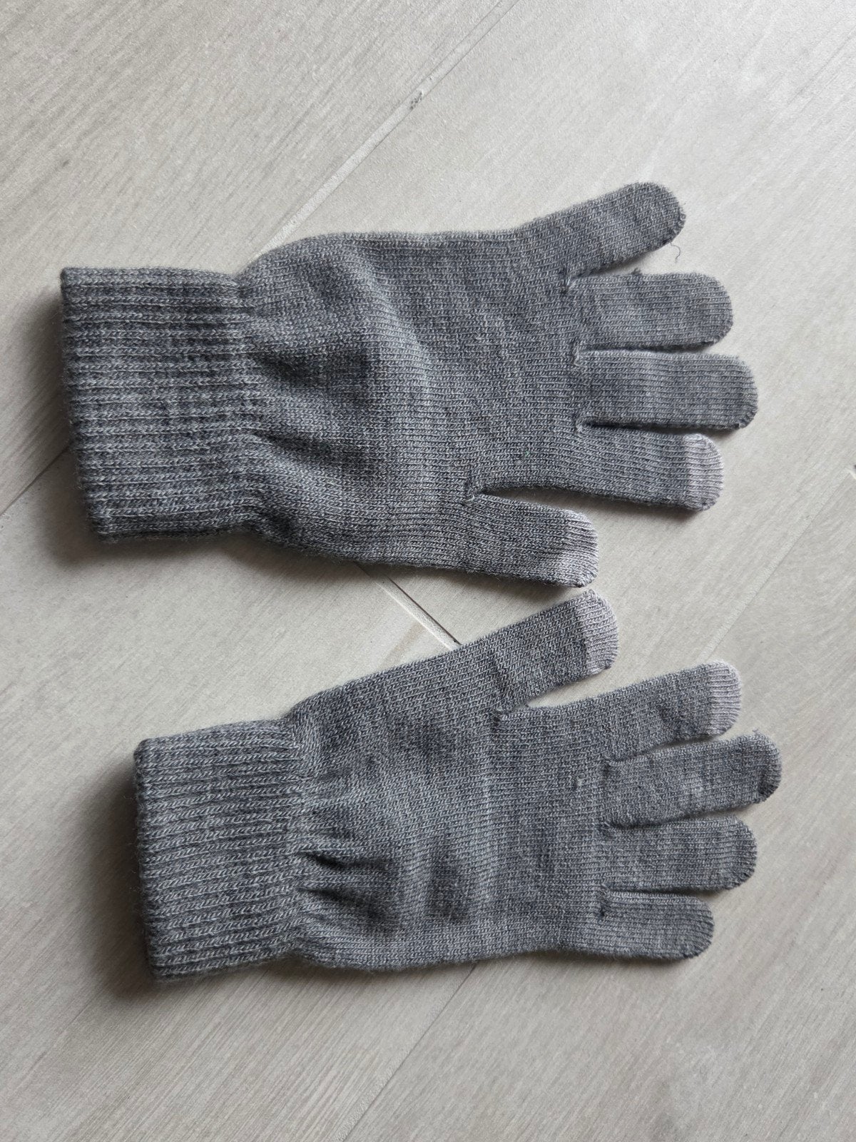 Grijze handschoenen maat L/XL, Kleding | Dames, Mutsen, Sjaals en Handschoenen, Ophalen of Verzenden, Maat 42/44 (L), Handschoenen