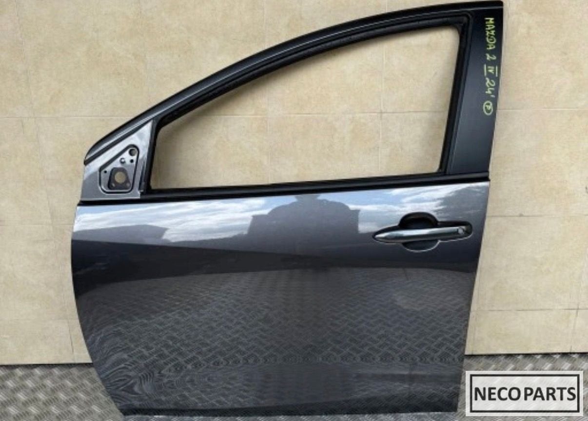 MAZDA 2 IV  PORTIER DEUR LINKS ORIGINEEL ALLES LEVERBAAR!!!, Gebruikt, -, Ophalen of Verzenden, Mazda