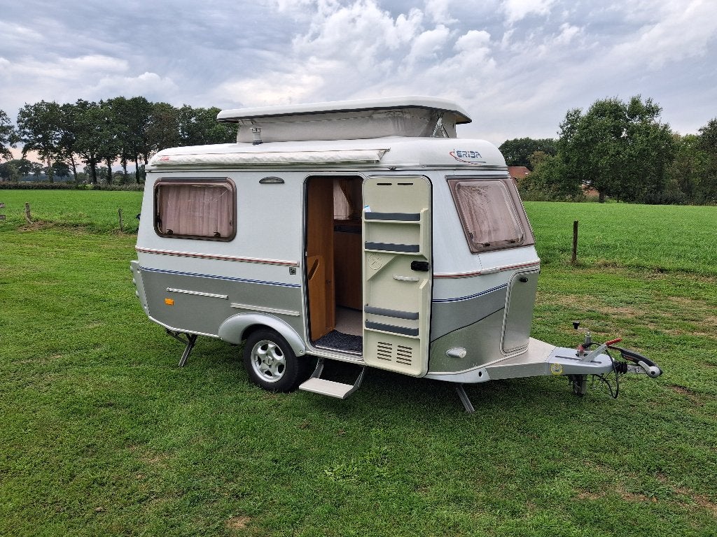 Keurige Eriba Familia 310 GT '05 met voortent/ luifel 750KG, Vast bed, Tot en met 3, Particulier, Schokbreker