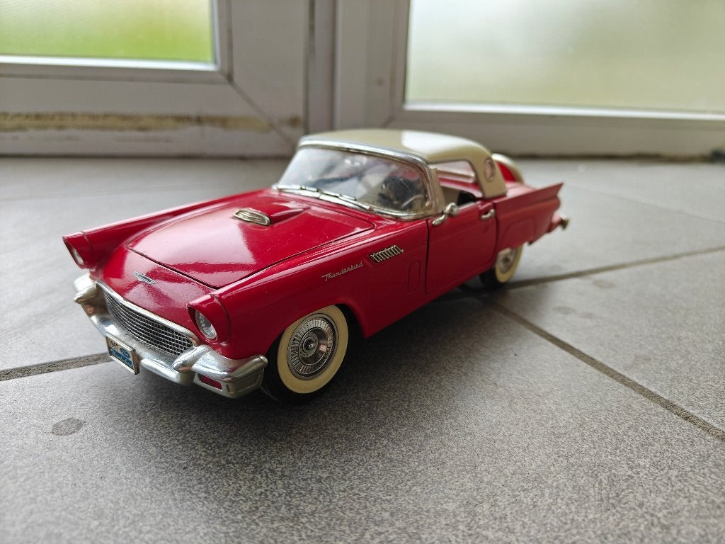 Road signature 1957 Ford thunderbird 1/18, Ophalen, Gebruikt, Auto, Overige merken