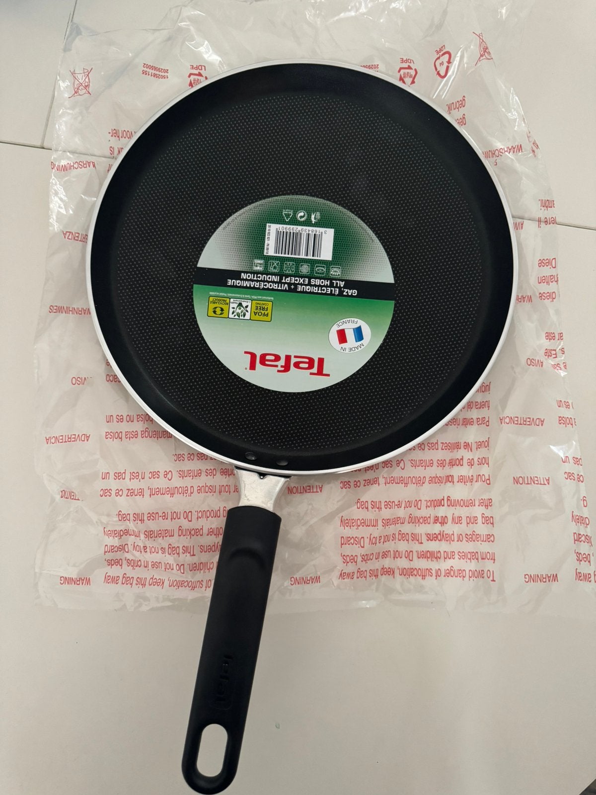 Tefal koekenpan van 28 cm — Gemaakt in Frankrijk — Nieuw, Tefal, Ophalen, Pannenkoekenpan, Met handvatten