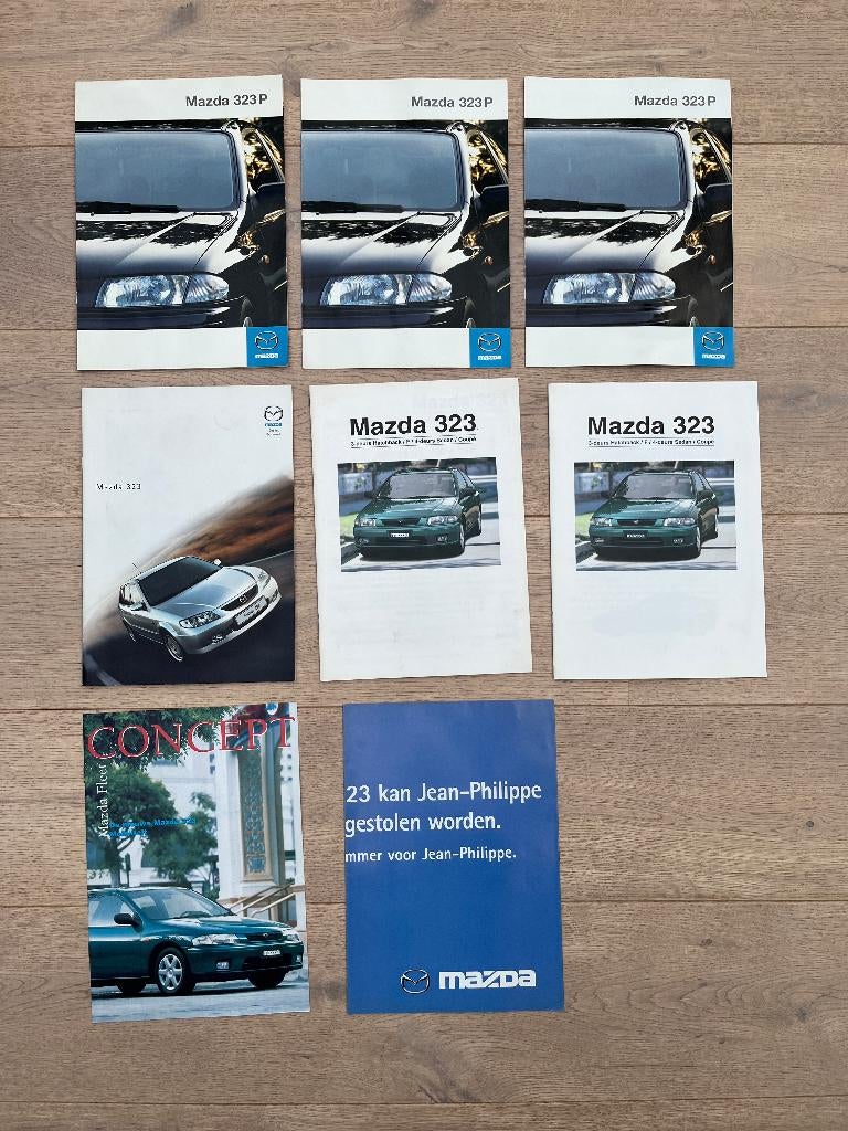 MAZDA 323 FOLDERS, Livres, Autos | Brochures & Magazines, Enlèvement ou Envoi, Utilisé, Mazda