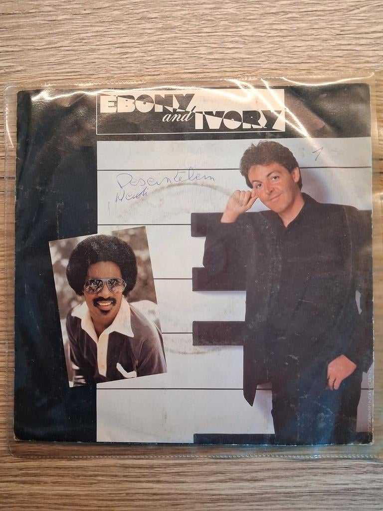 Paul McCartney/Stevie Wonder : ébène et ivoire, Envoi