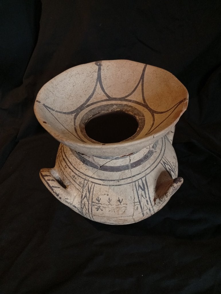 Olla ou cratère daunien (Pouilles,VIe-IVe siècle av. J.-C.), Envoi