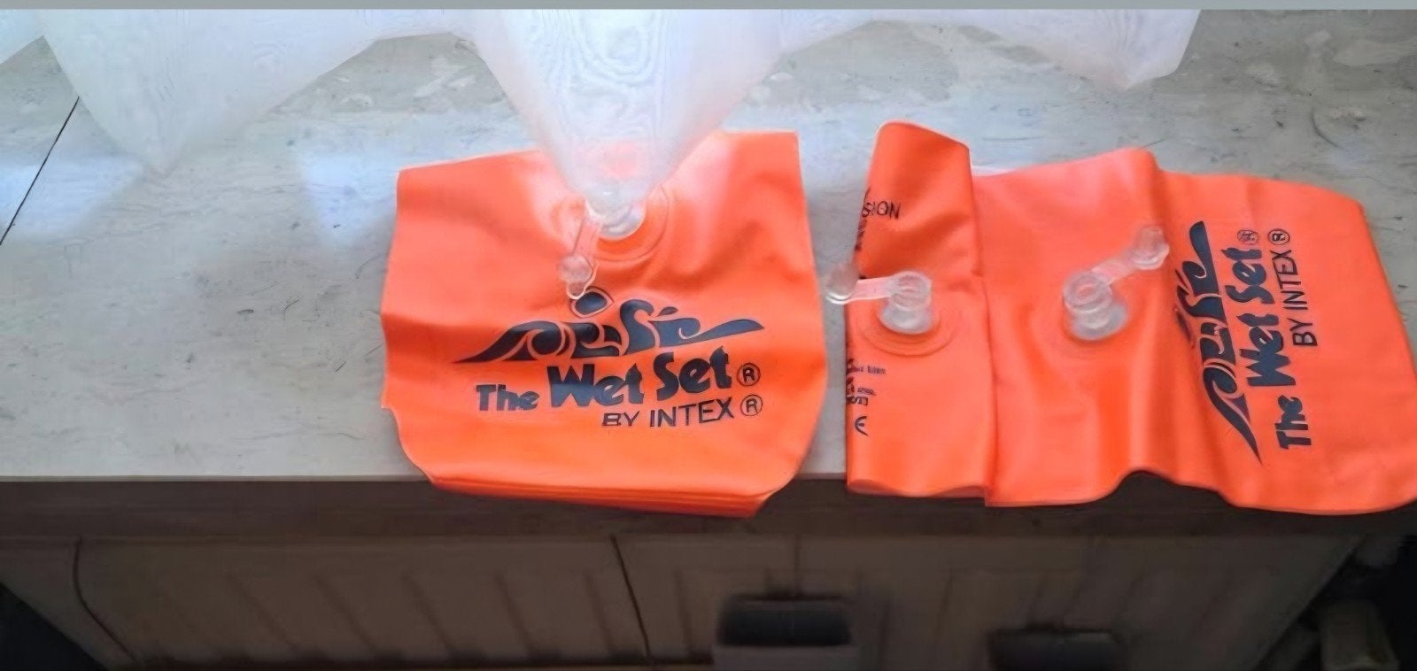 Armbandboeien als nieuw van 3 tot 6 jaar oud merk intex

Doe, Ophalen