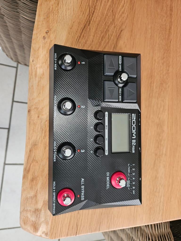 Zoom b2 Four pour basse, Musique & Instruments, Effets