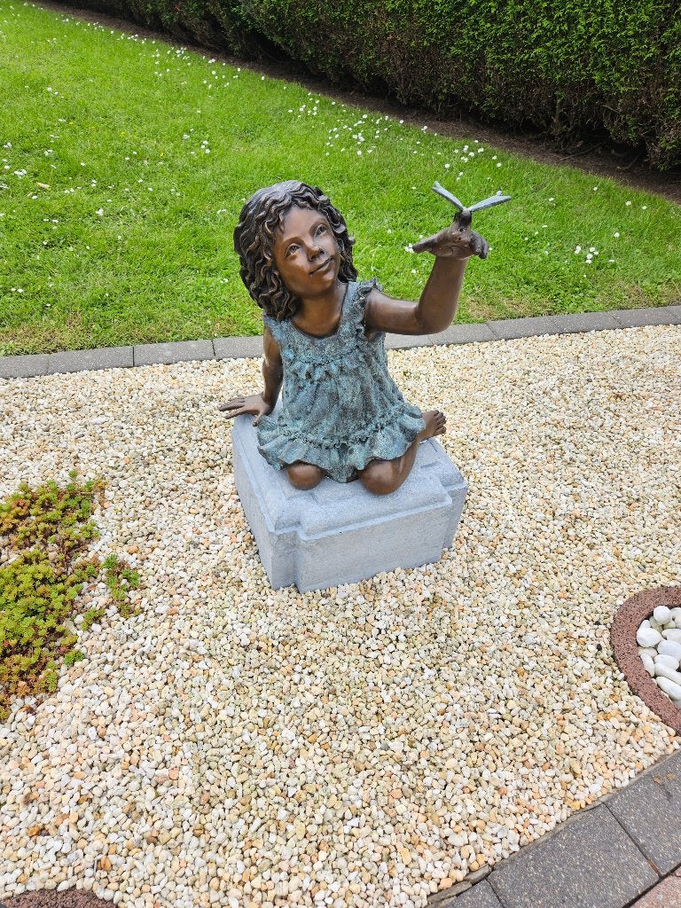 fille au papillon en bronze patinée ., Enlèvement ou Envoi, Neuf