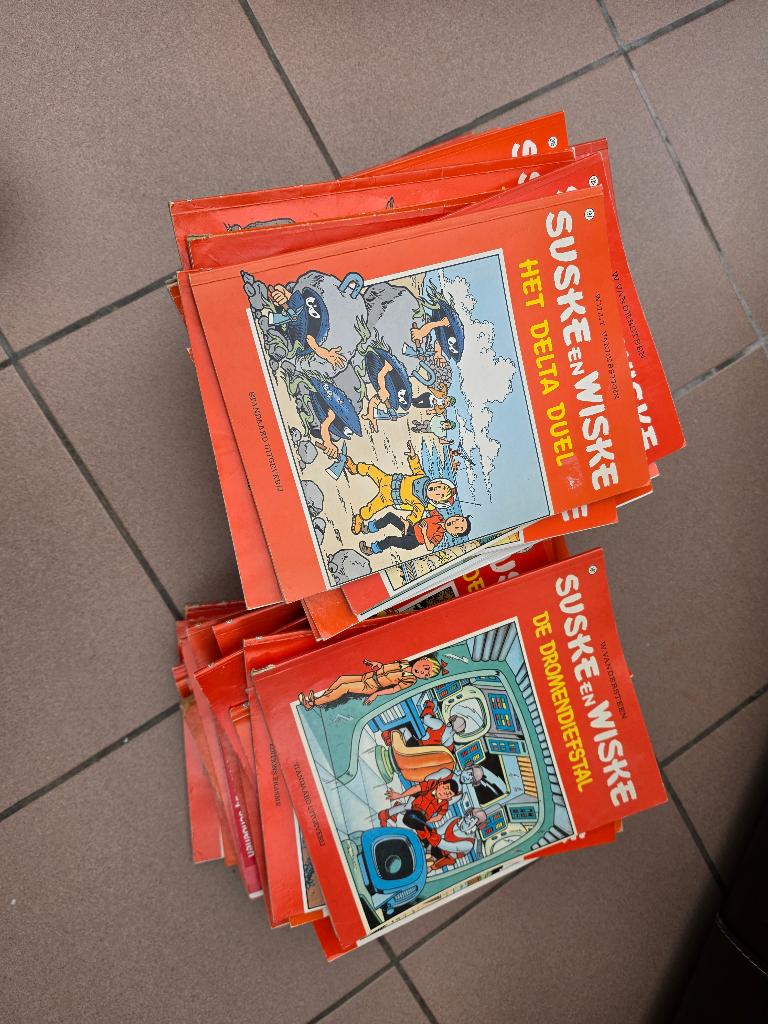 lot van 98 suskes en wiskes, Boeken, Stripverhalen, Meerdere stripboeken, Ophalen, Gelezen