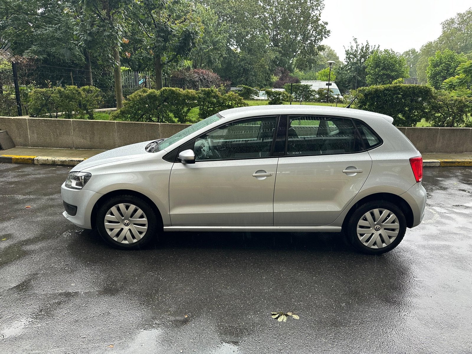 Volkswagen Polo Essence Automatique, Auto's, Volkswagen, Automaat, Euro 5, Zwart, Berline