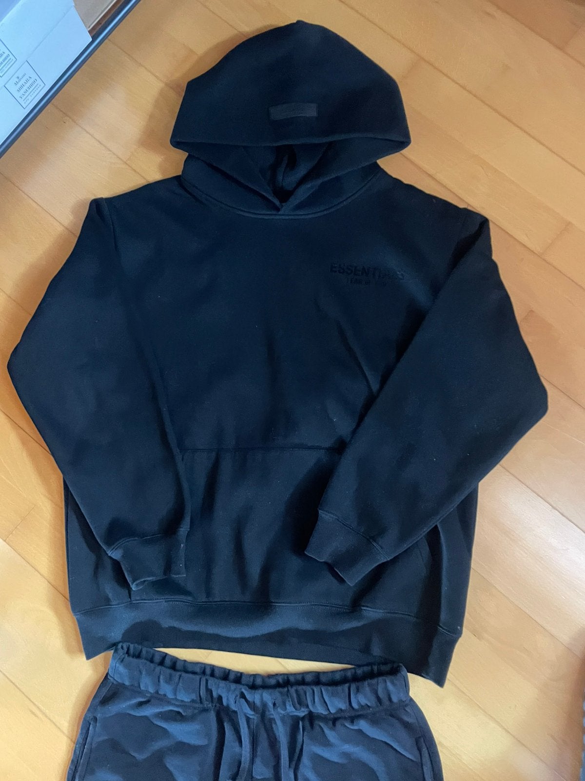 Hoodie/pull a capuche essentials noir, Vêtements | Hommes, Pulls & Vestes, Enlèvement ou Envoi, Comme neuf, Taille 48/50 (M), Noir