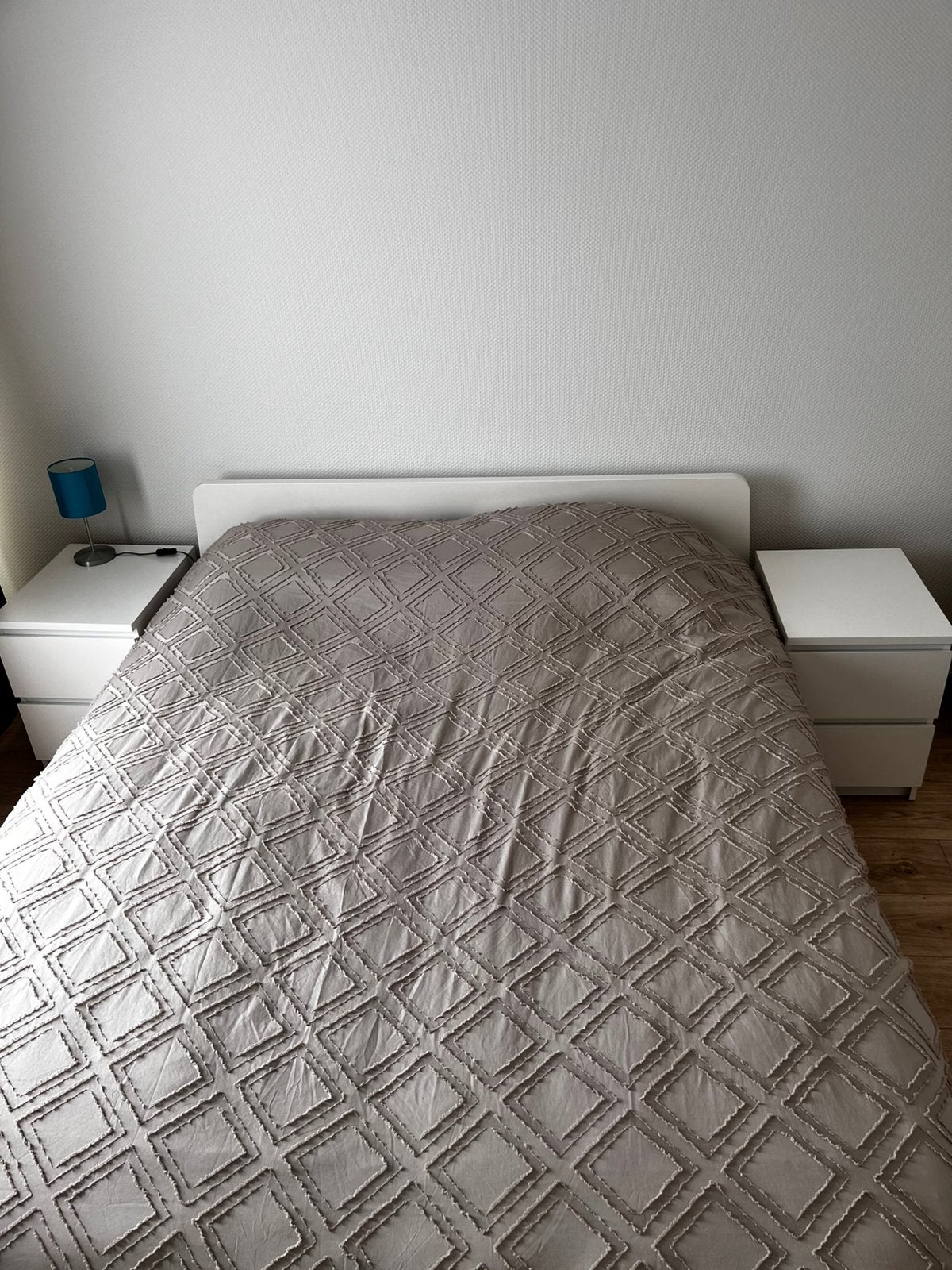 Bed 140x200 + matras + 2 nachtkastjes GRATIS, Huis en Inrichting, Ophalen, Gebruikt, Wit, Tweepersoons
